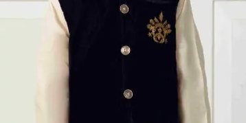 Off-White Khaddar Kurta & Pyjama With Blue Velvet Waistcoat – Shk-1054