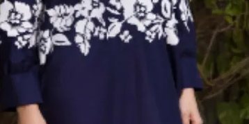 Navy blue top with screen printing paired with white pleated capri pants – SHK-1057