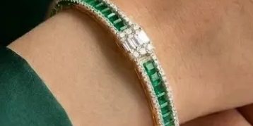 Emerald Elegance Bangle – JBB1031BG
