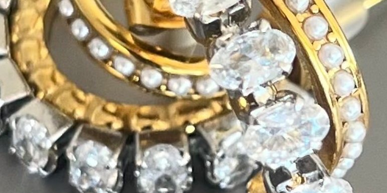Eterna Pearl hoops