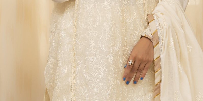 MINARA – Ivory Dress – 3 PCS