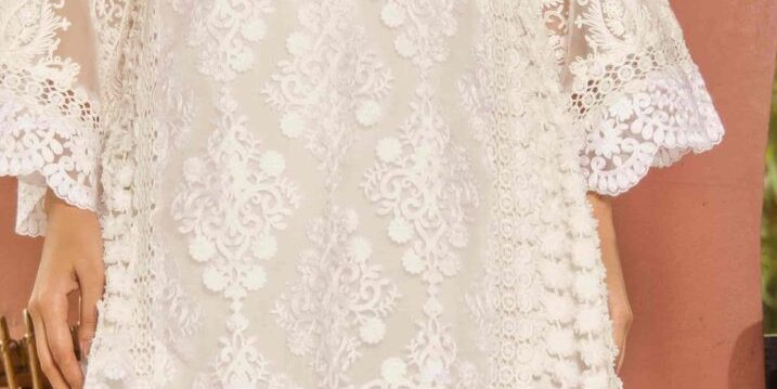 White Embroidered Firdous Tunic With Stone Embellishment Paired With A White Flared Pants – Shk-1130