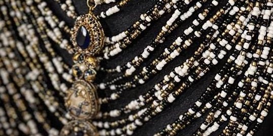 Black and white regalia set – Treasure World